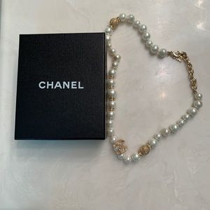 Chanel pearl necklace
